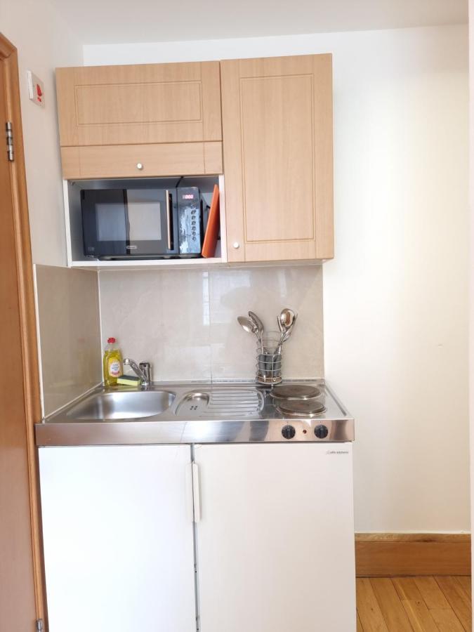 F302- 3rd Floor Studio Fits 2 Near Hyde Park * London