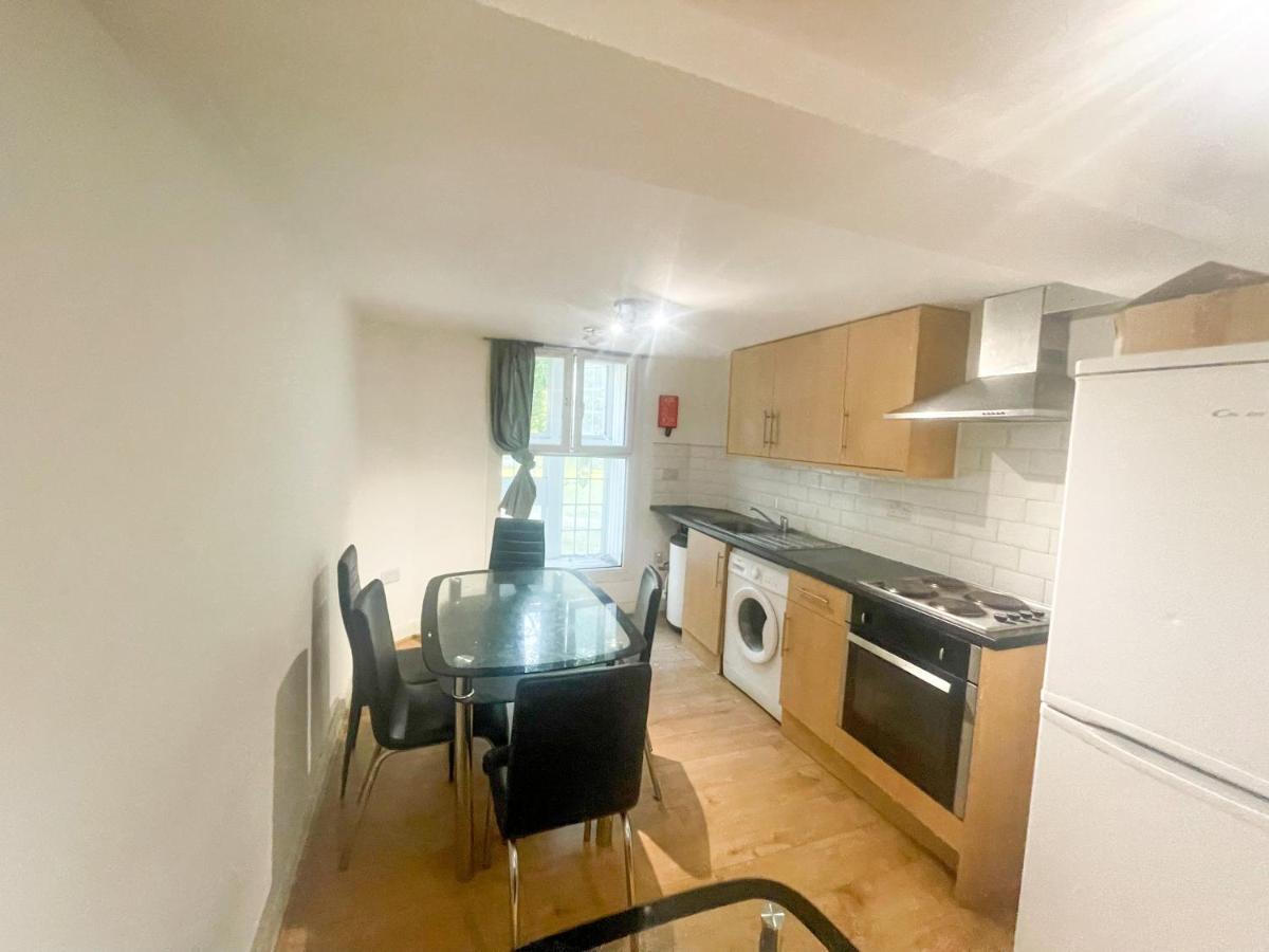 96 Uxbridge Road Apartamento Londres