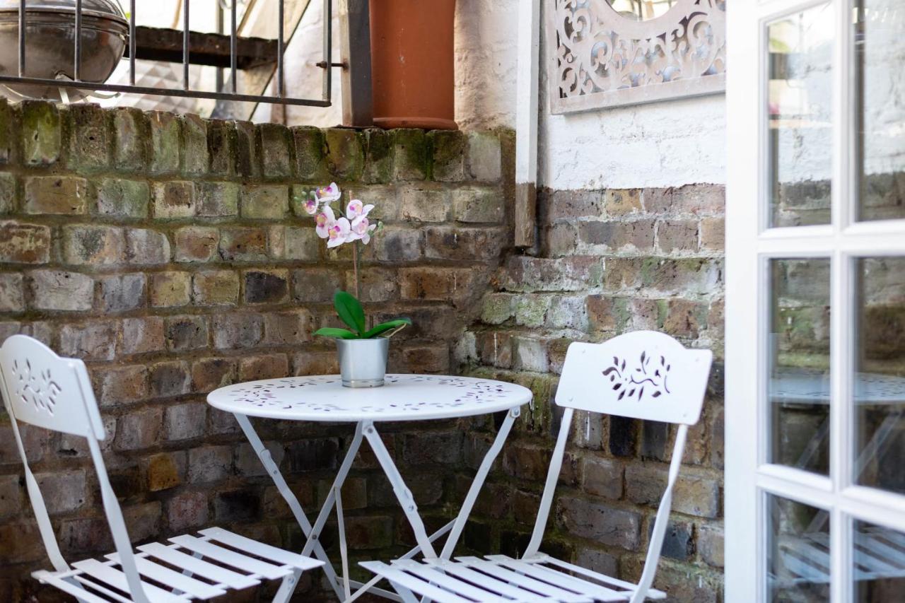 Fantastic 1 Bedroom With Private Patio *