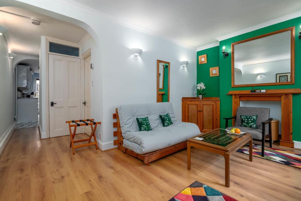 Fantastic 1 Bedroom With Private Patio *