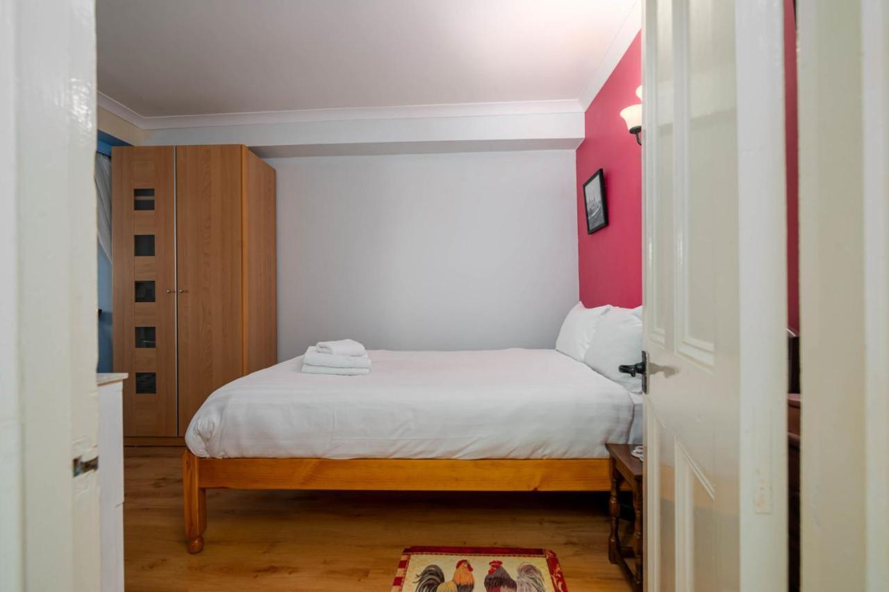 Fantastic 1 Bedroom With Private Patio Apartment *