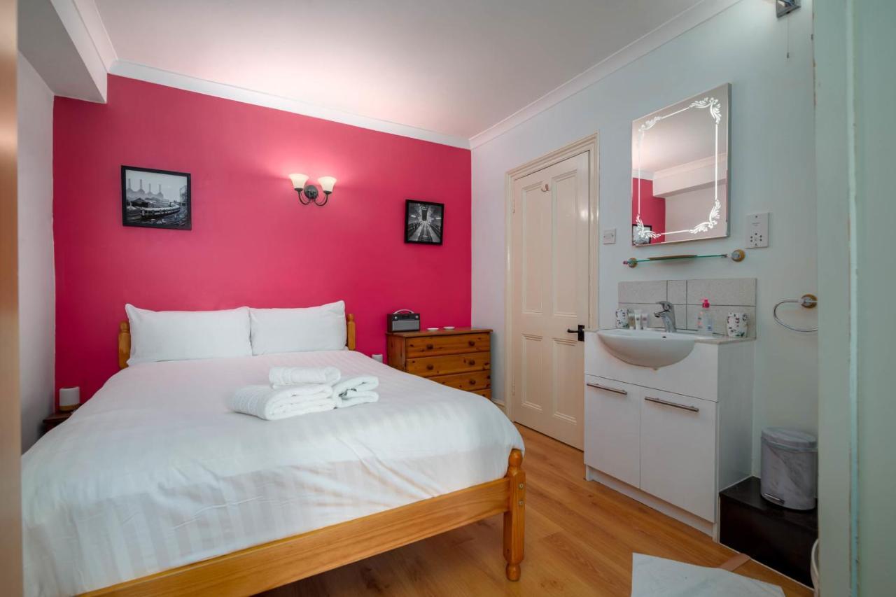 Fantastic 1 Bedroom With Private Patio *