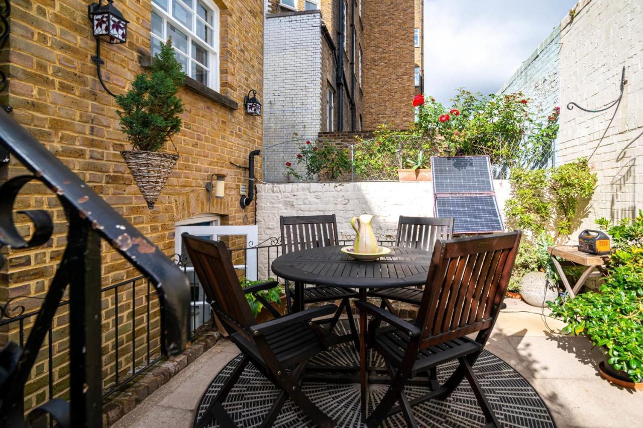 Fantastic 1 Bedroom With Private Patio *