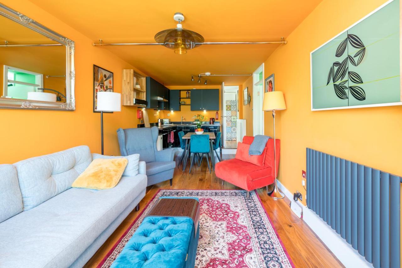 Altido 2-bed Flat W/ Thames View London