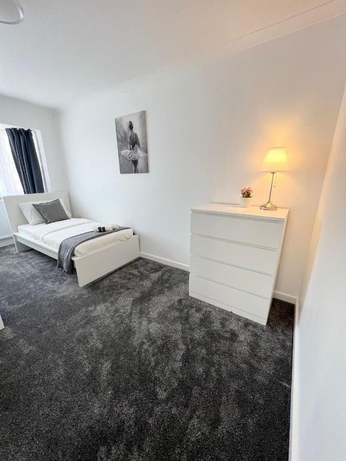 Stunning Flat In Greater Pensión