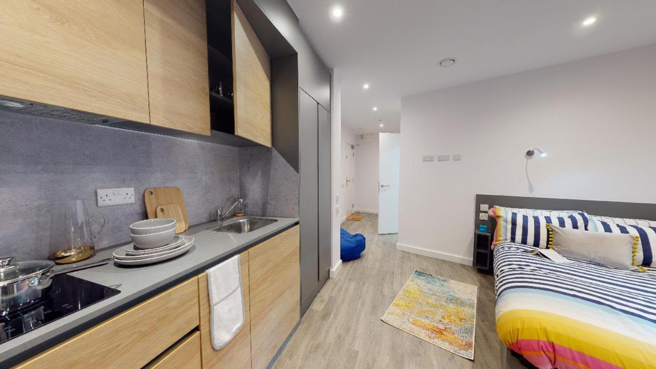 For Students Only Private Bedrooms With Shared Kitchen At Great Court In Apartment *