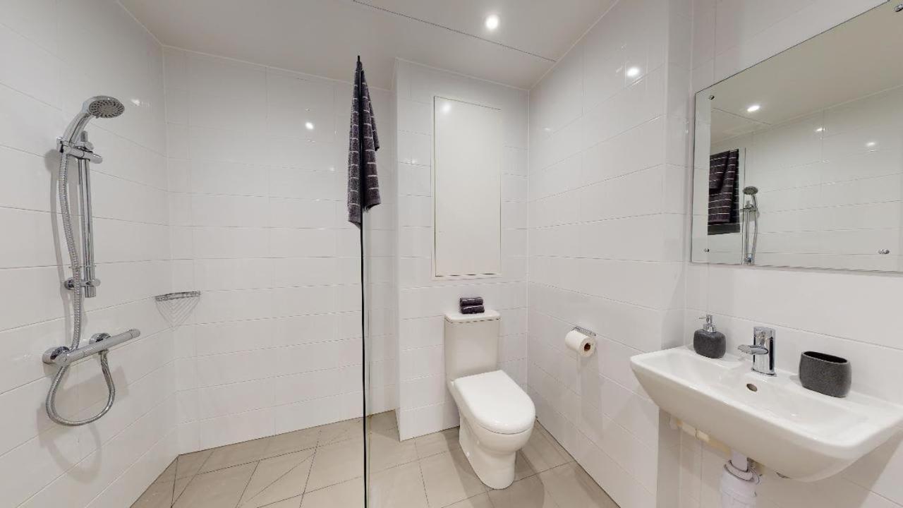 For Students Only Private Bedrooms With Shared Kitchen At Great Court In *
