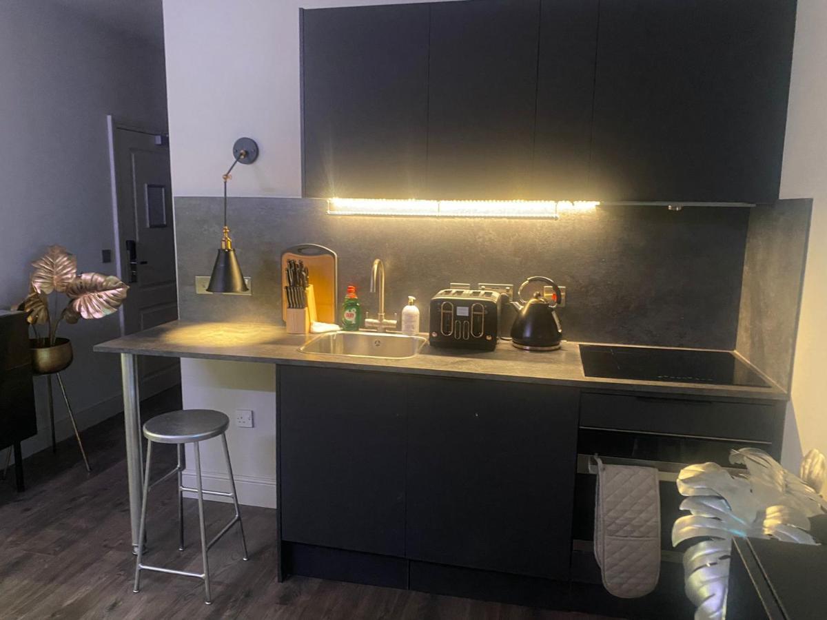 New Luxury Cyberpunk 1bed Studio Serviced Notting Hill Free Wifi & Netflix Location Perfect For Solo & Coupled Guests Apartamento