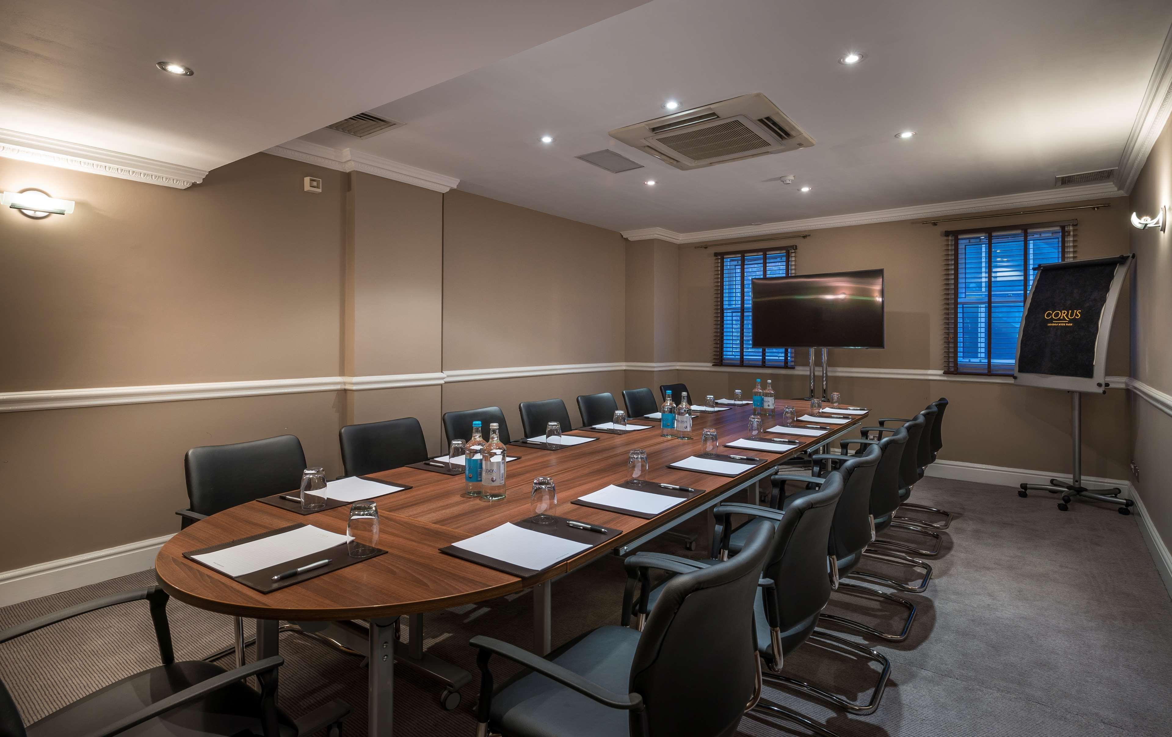 Corus Hyde Park Hotel 4*