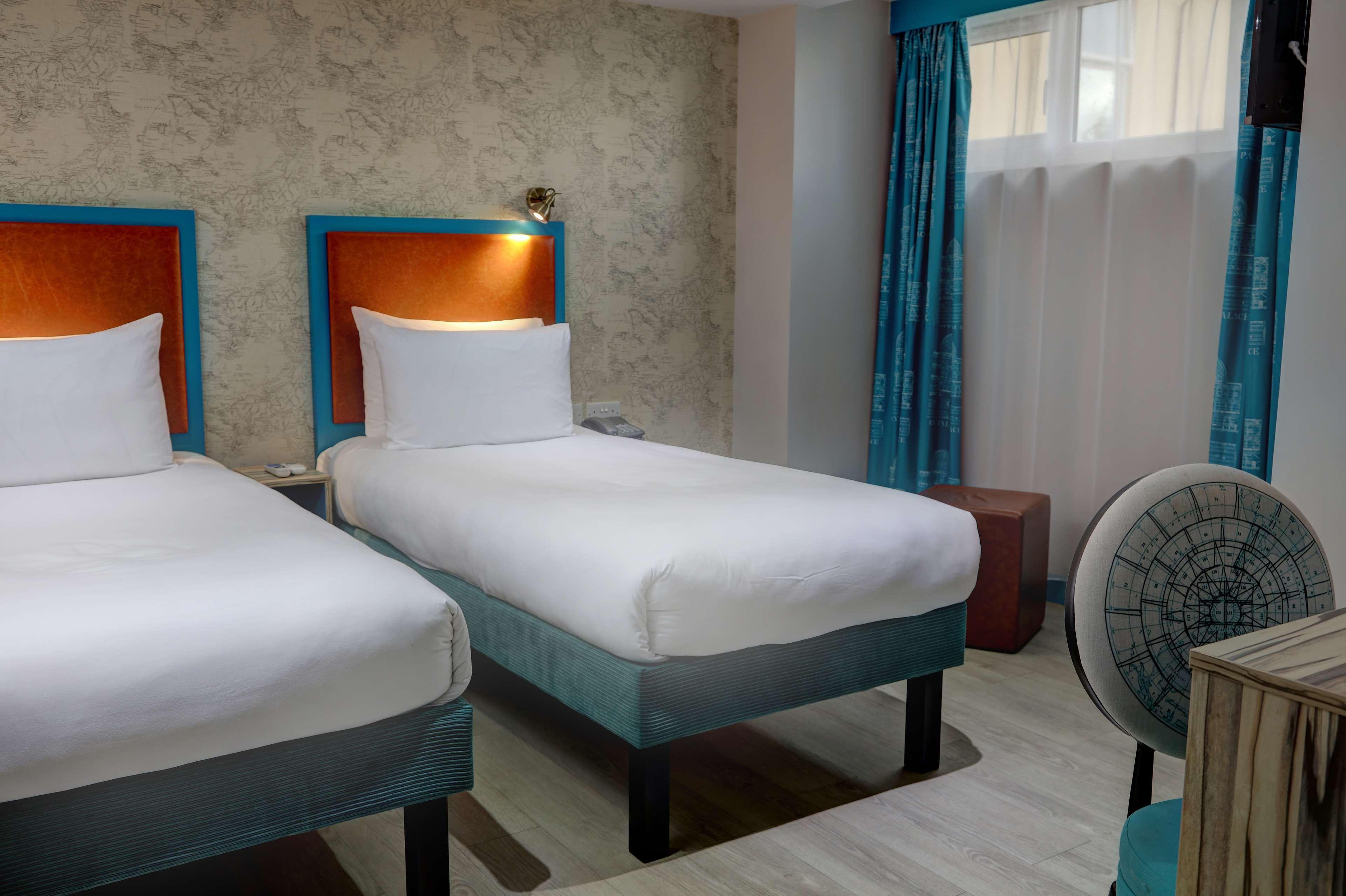 Western Queens Crystal Palace Hotel 3*