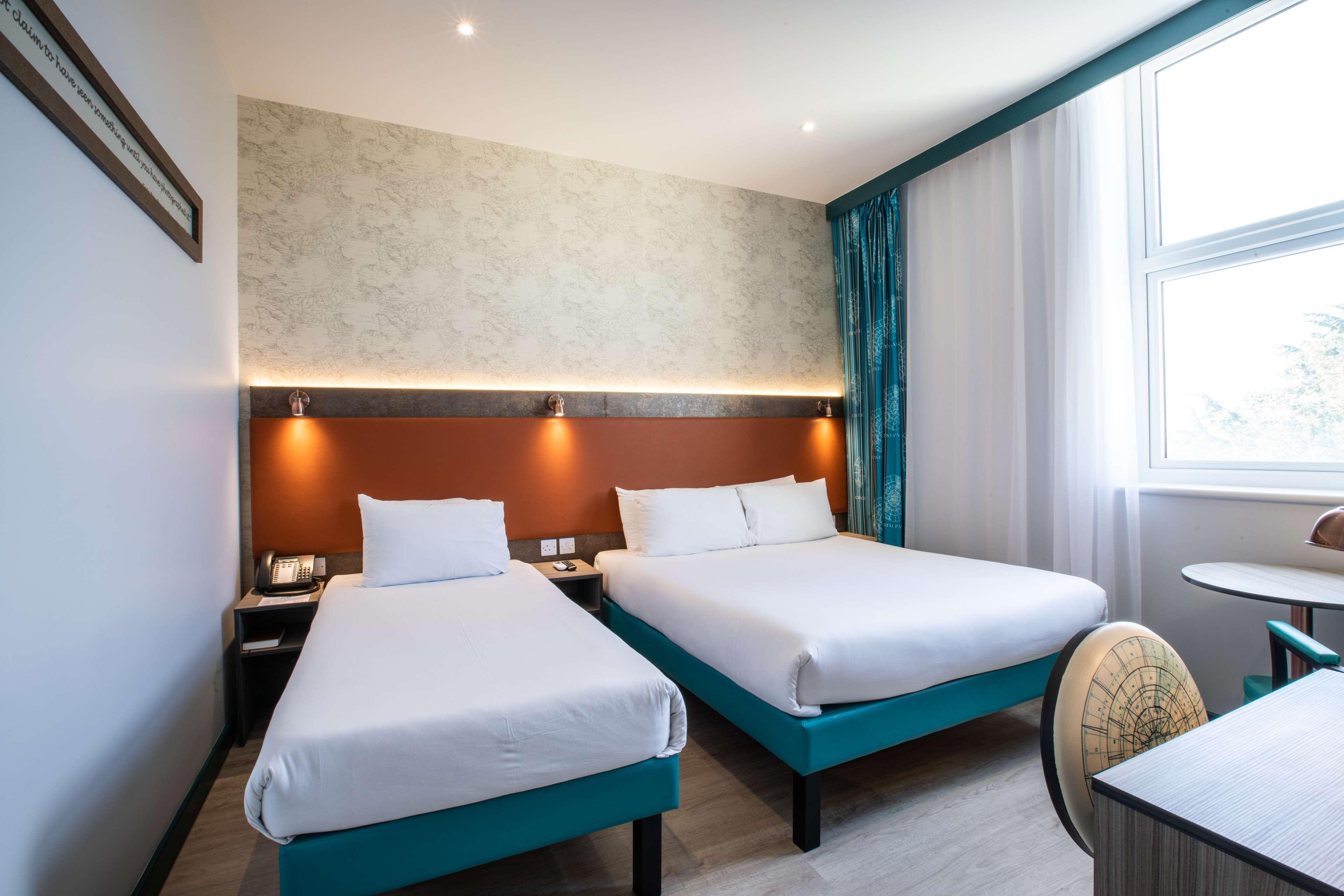 Western Queens Crystal Palace Hotel