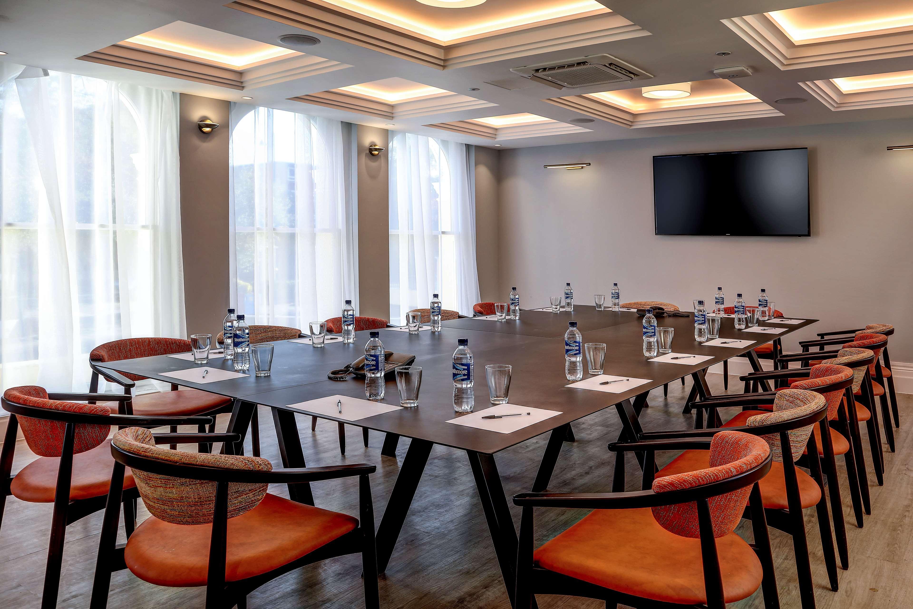 Western Queens Crystal Palace Hotel 3*