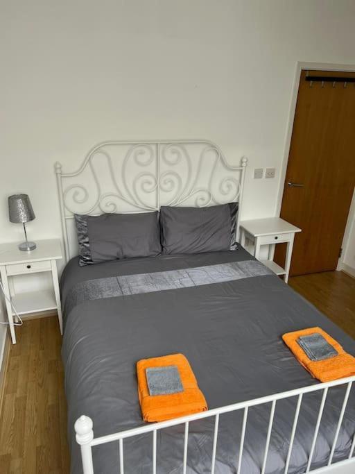 Stunning 2 Bed Flat! Centrally Located In London, Uk! *