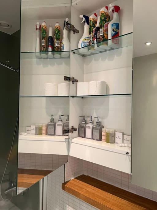 Stunning 2 Bed Flat! Centrally Located In London, Uk!