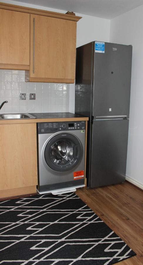 Lovely 2-bedroom, 1 Bathroom Home, Sleeps 4 *