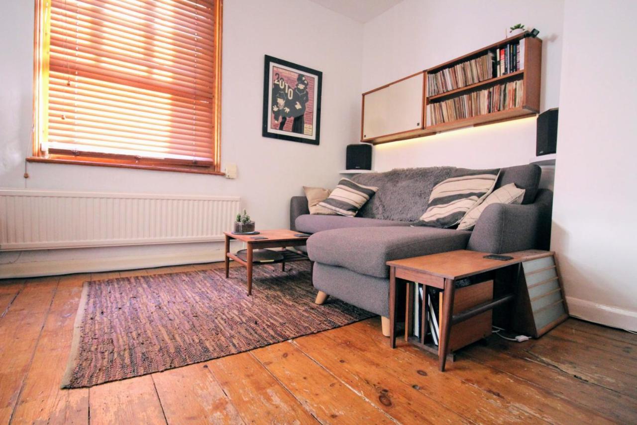 Traditional Victorian 2 Bed In Cobbled Street + Mod Cons - Full * Londres