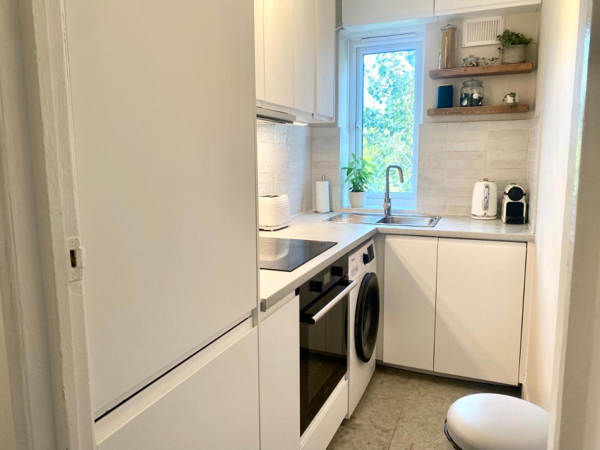Newly Refurbished 2 Bedroom In South