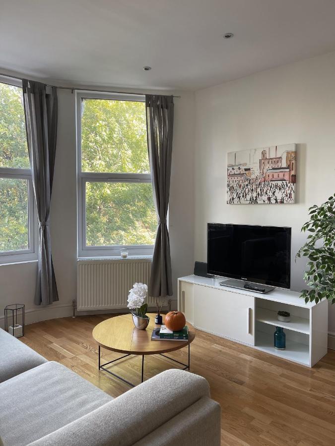 Luxuriously Flat In Streatham