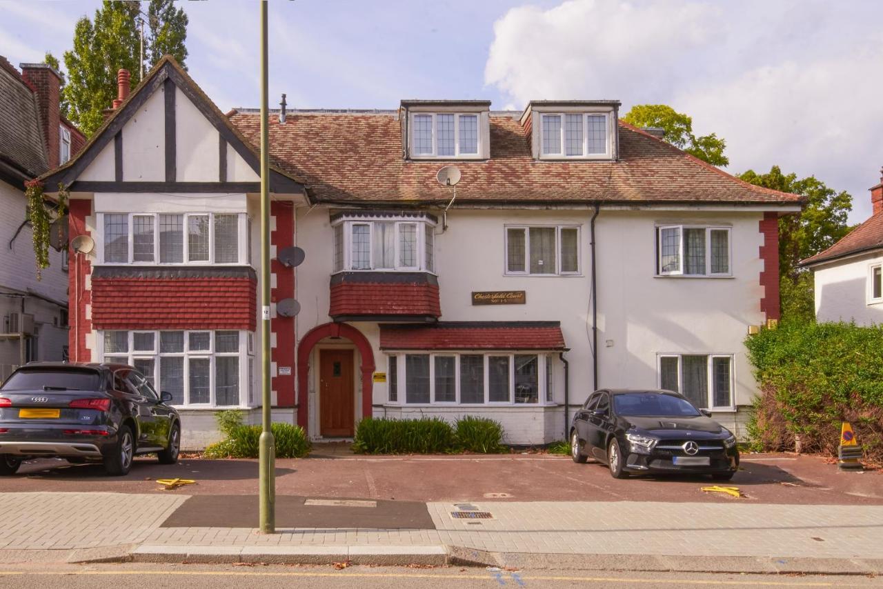Excellent, Three Bedroom North With Free Parking Appartement
