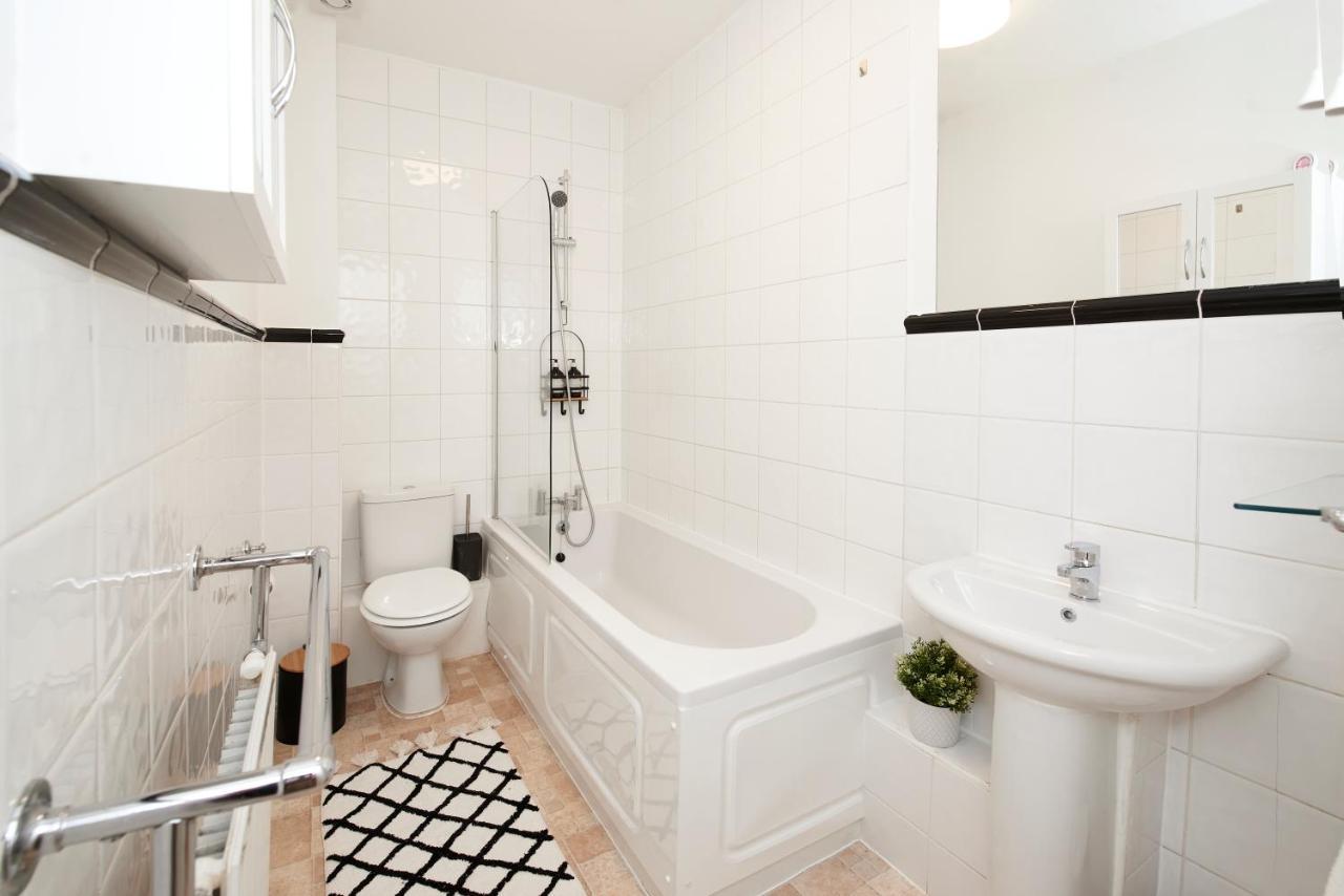 Appartement Excellent, Three Bedroom North With Free Parking Londres