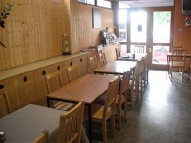 Kensal Backpackers Albergue *
