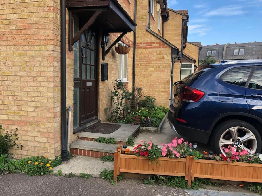 Cheerful 4 Bedroom House With Garden Free Parking Holiday home London