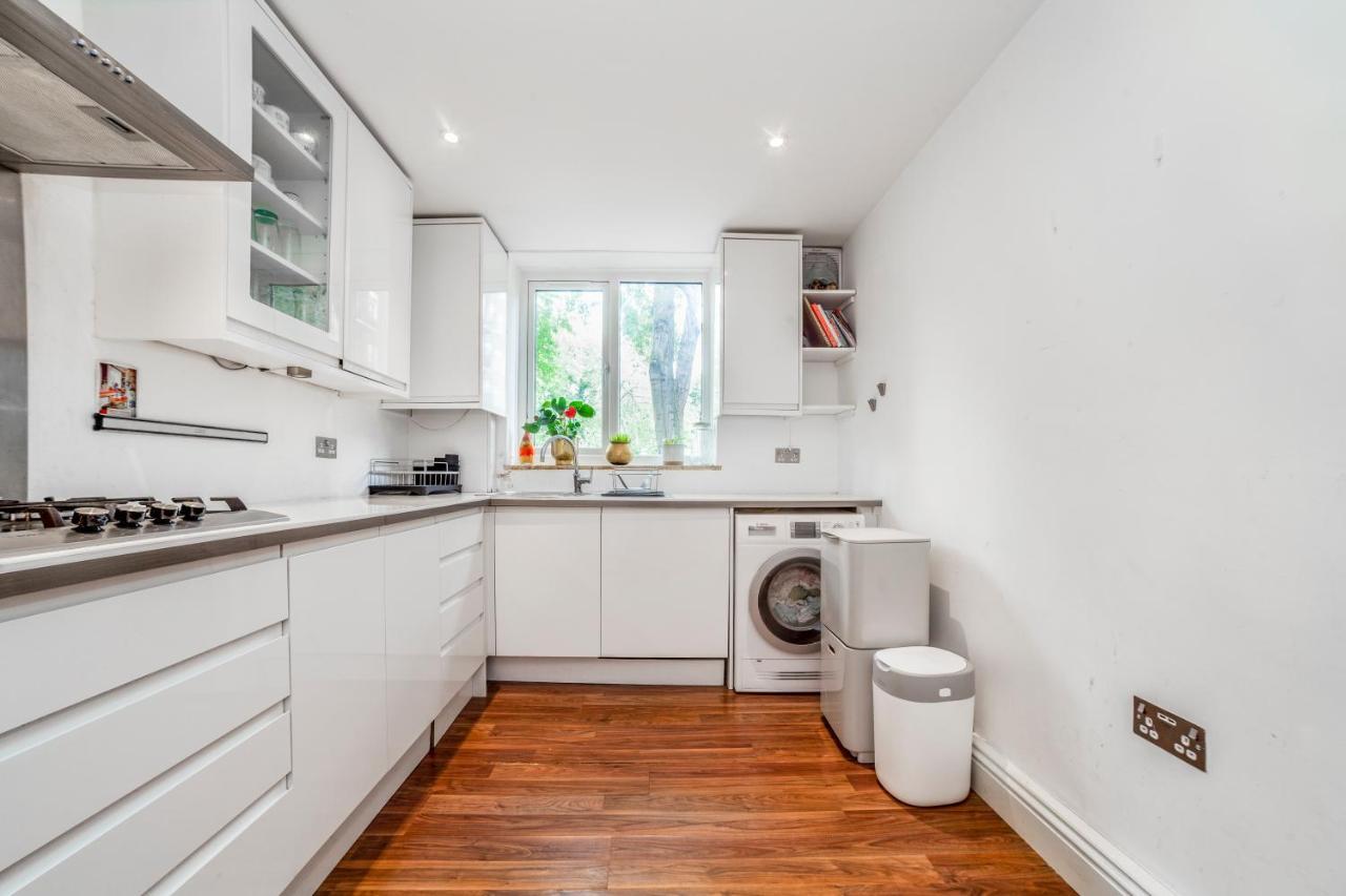 2 Story On The Ground Floor At Clapham North *