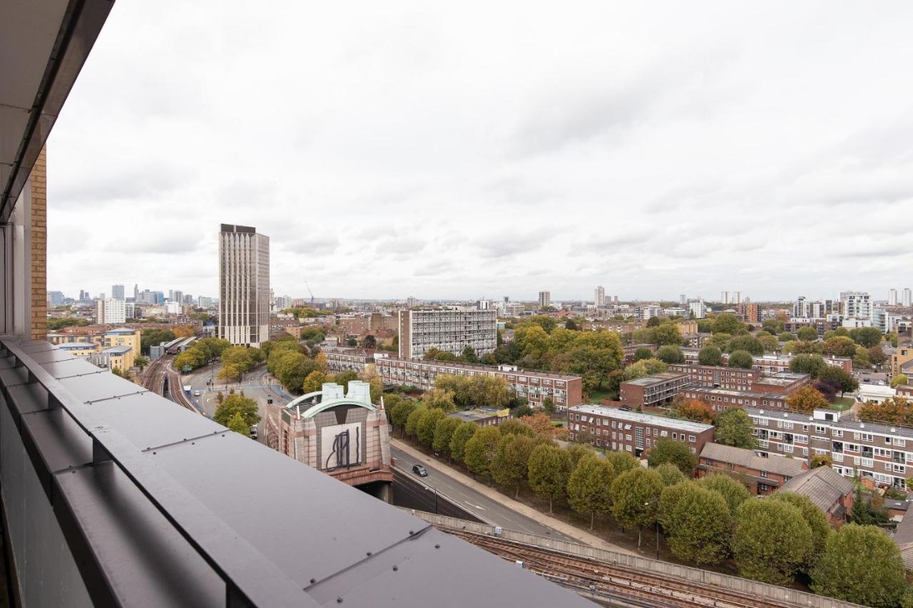 Apartment The Canary Wharf Secret - Glamorous 3bdr Flat With Terrace And Parking London