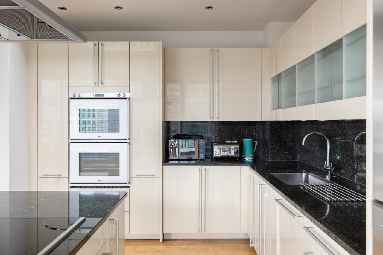 Apartment The Canary Wharf Secret - Glamorous 3bdr Flat With Terrace And Parking London