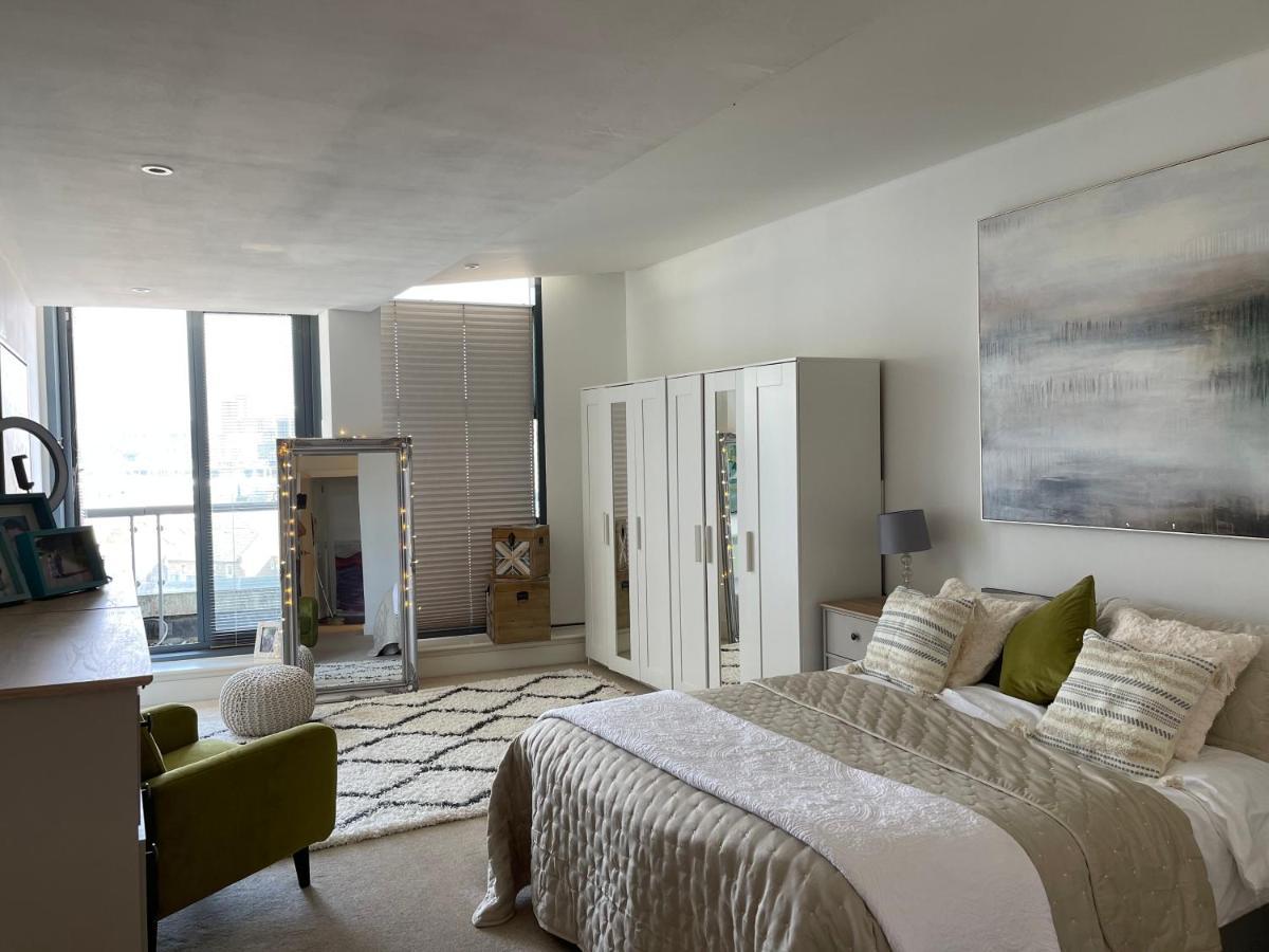 3 Bedroom Stunning Penthouse * Londres