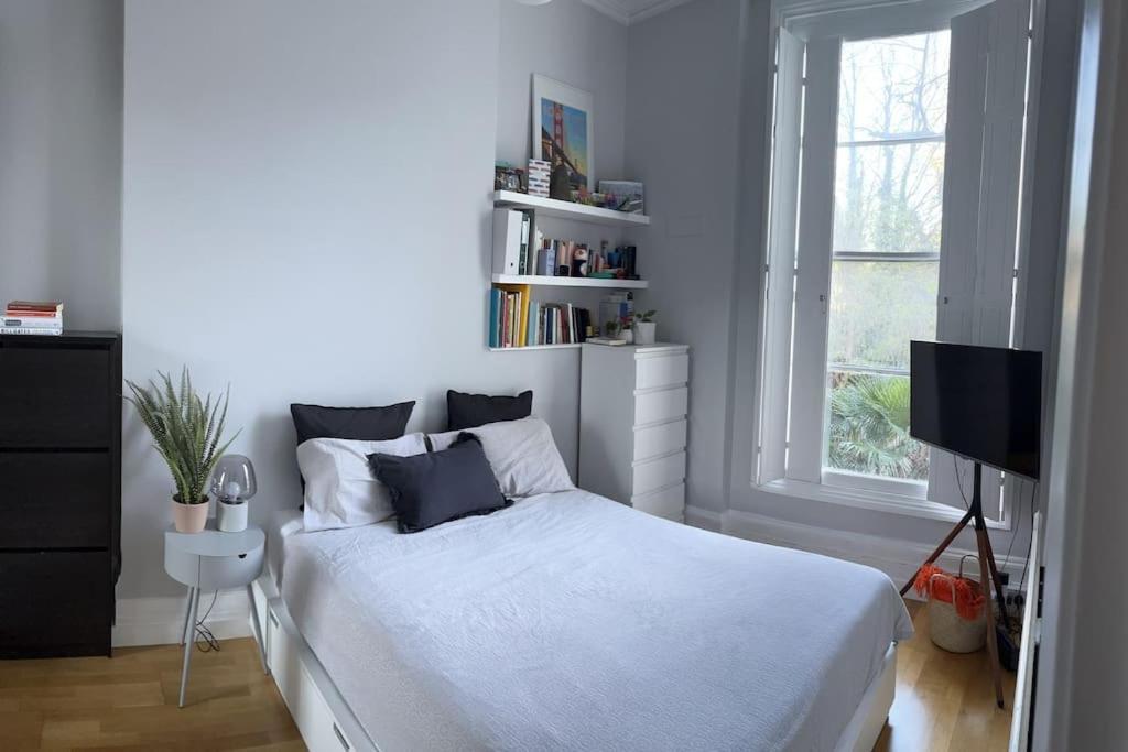 Appartement Gorgeous 2 Bedroom Flat In Charming Swiss Londen