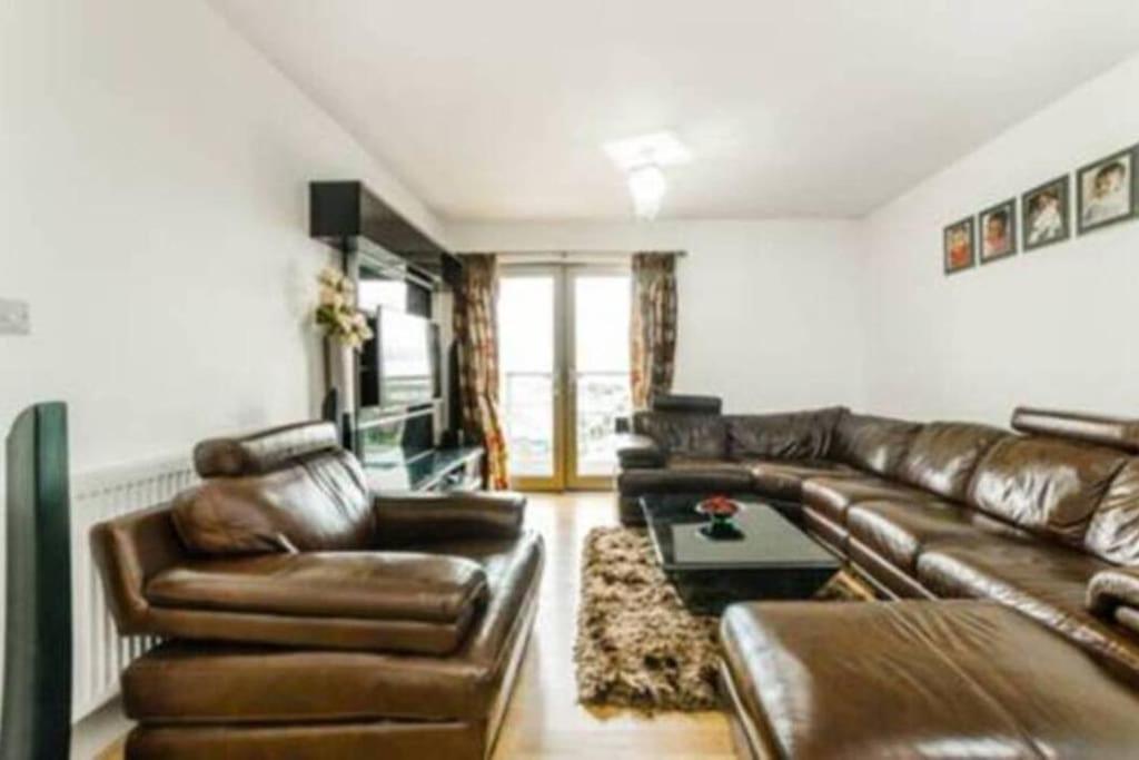 Apartment Luxury 2 Bedroom In With Free Parking *