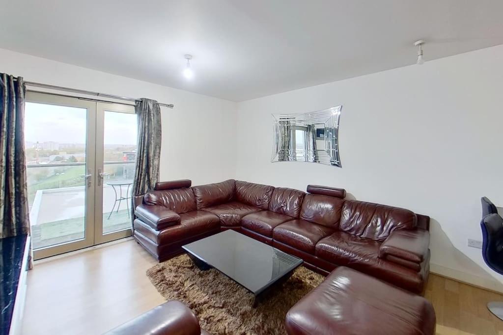 Apartment Luxury 2 Bedroom In With Free Parking