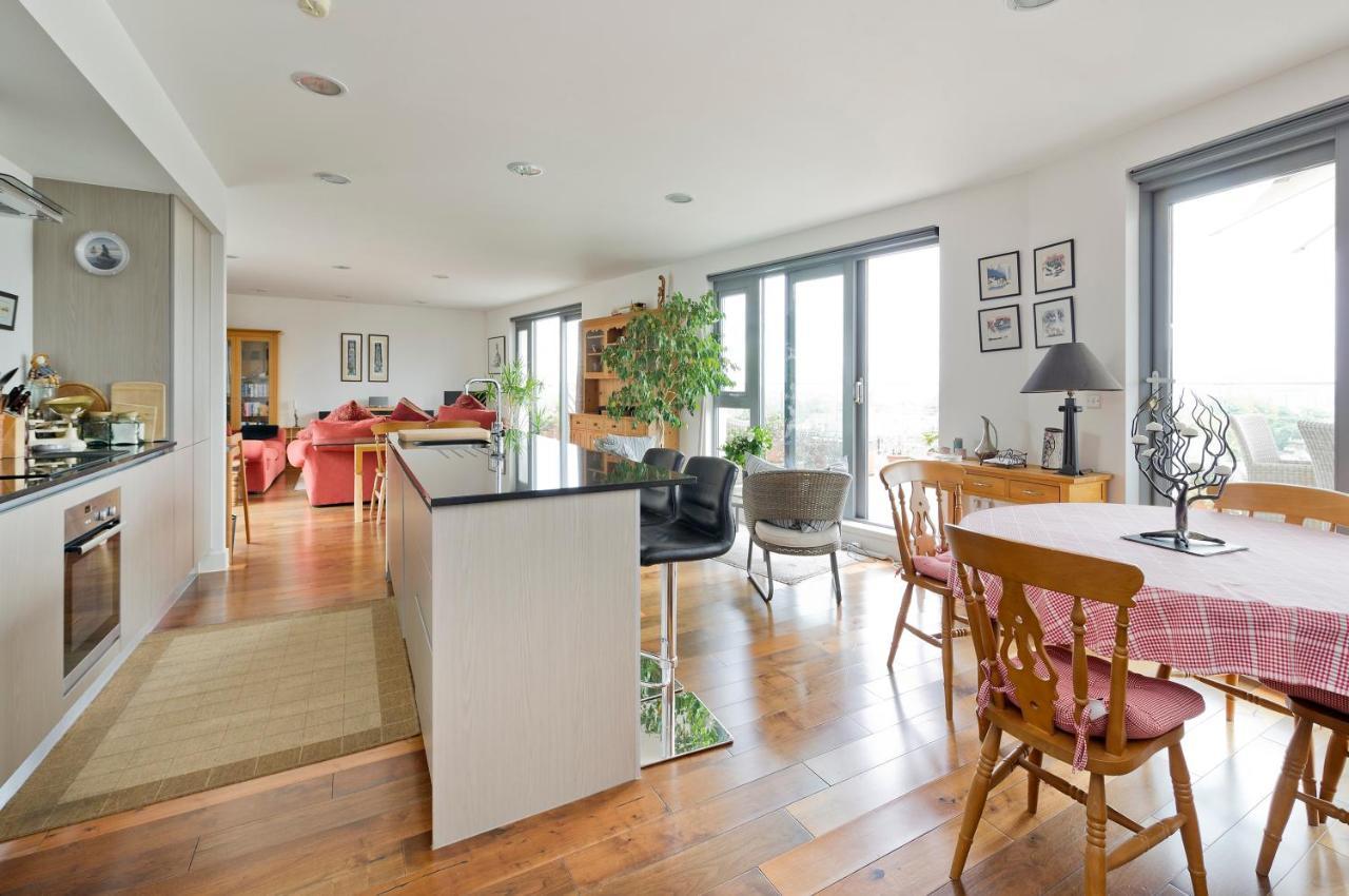 Apartamento Superb With Terrace Near The River In Putney By Underthedoormat Londres