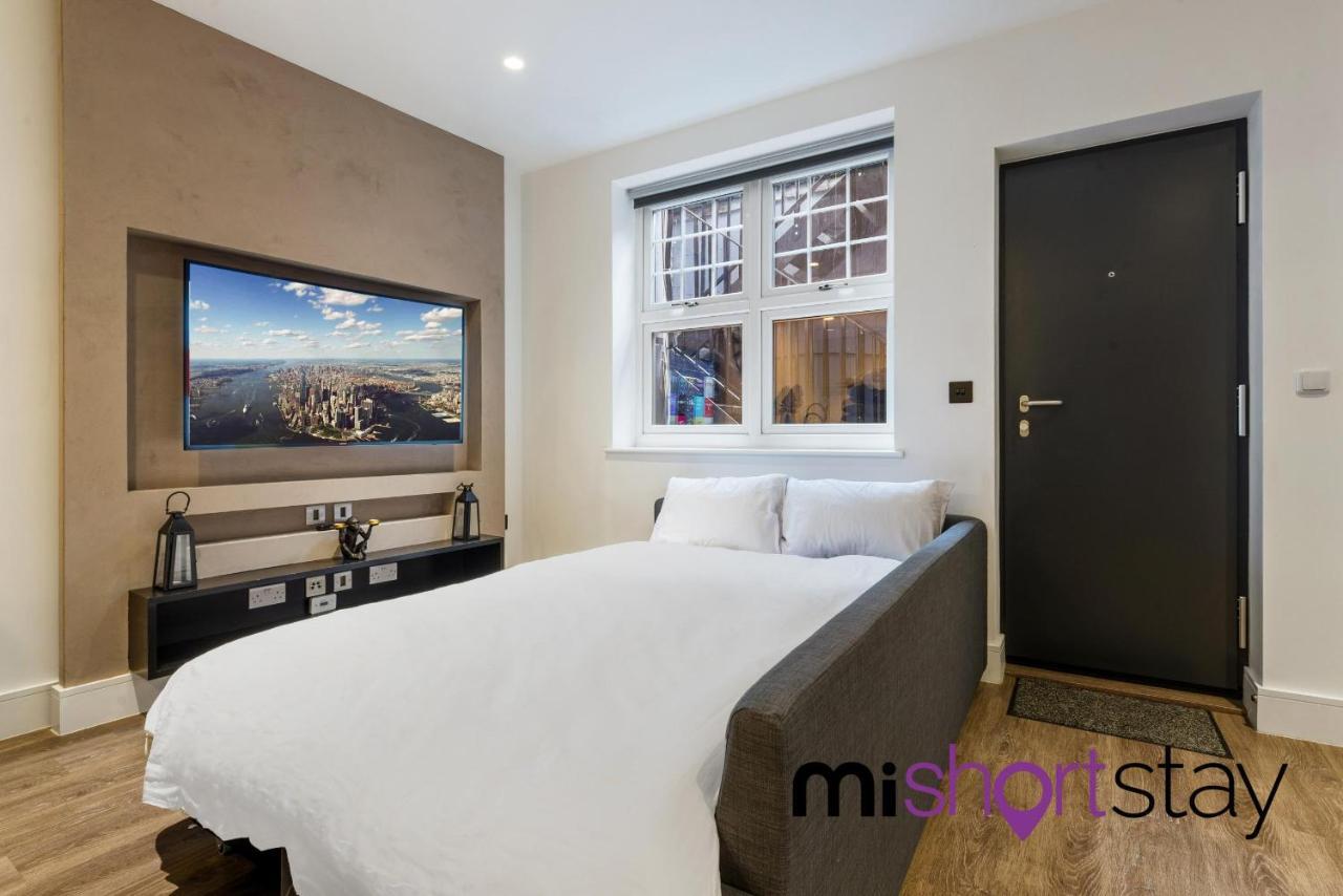 The Fitzrovia - Private One Bedroom With Own Entrance Londen