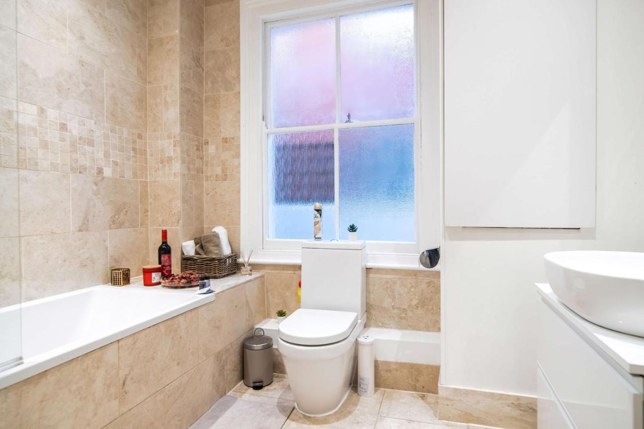 Beautiful Chelsea With Private Garden Apartment