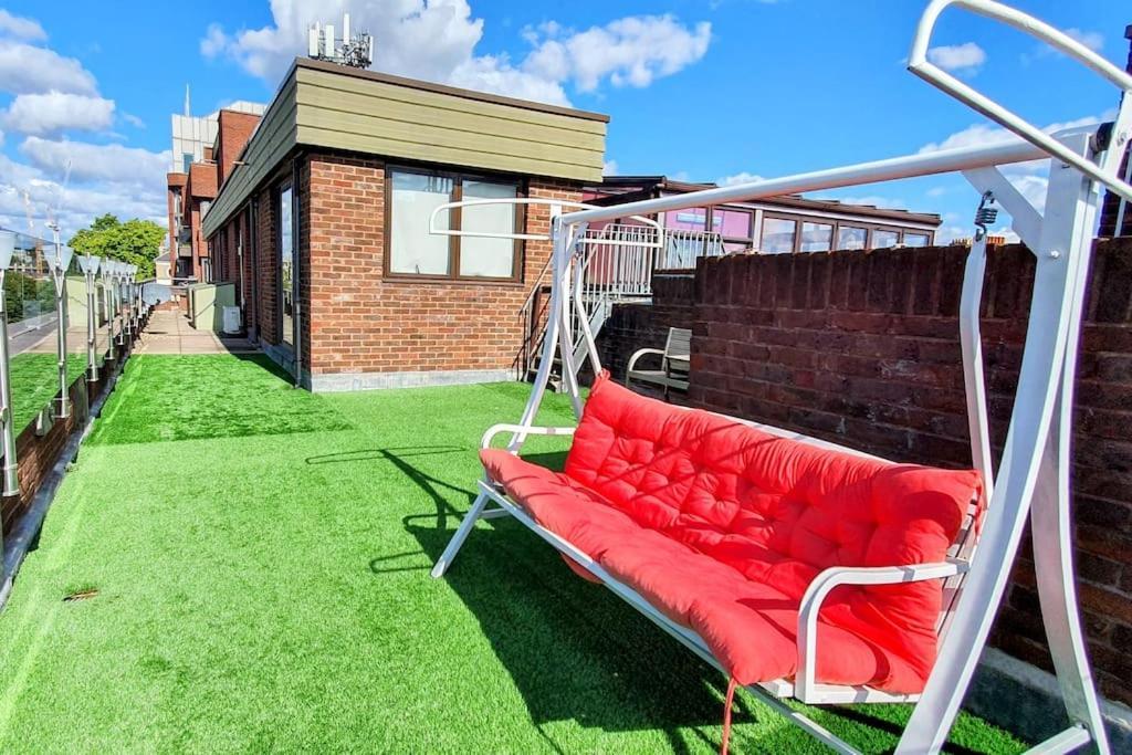 Beautiful Centrally Located Spacious Penthouse Flat. *