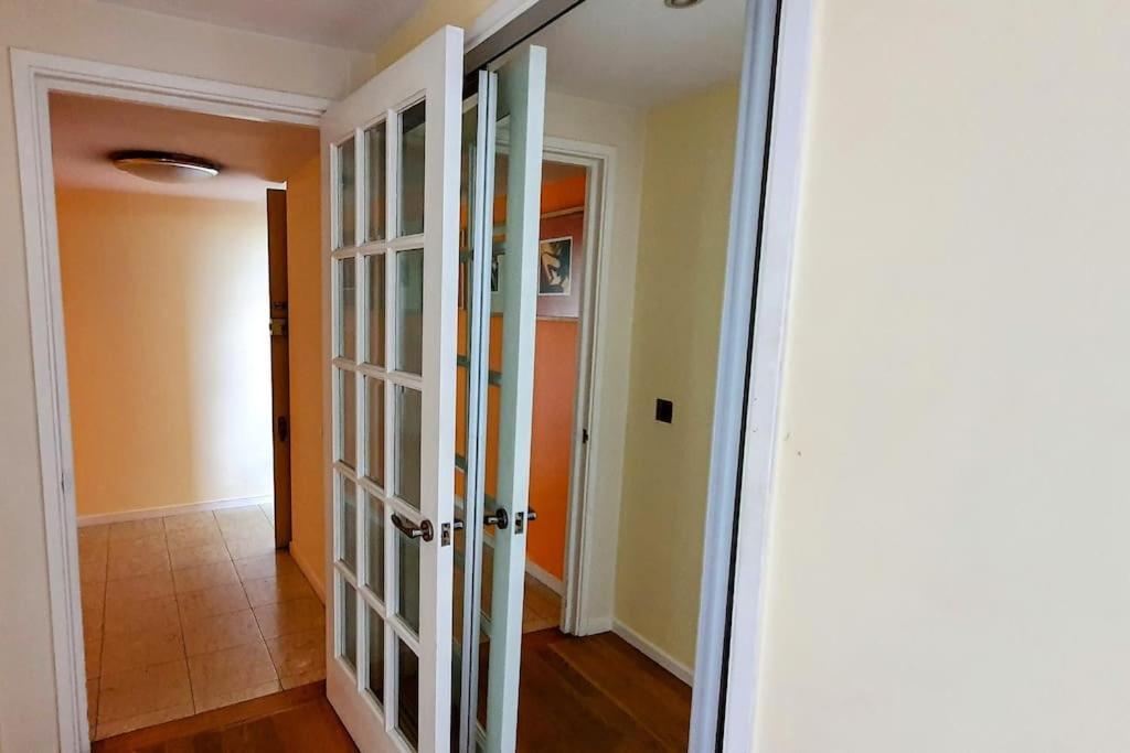 Beautiful Centrally Located Spacious Penthouse Flat. Apartamento Londres