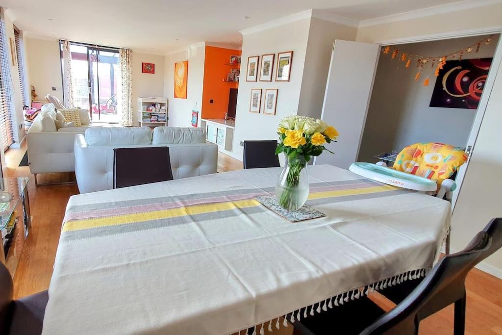 Apartamento Beautiful Centrally Located Spacious Penthouse Flat. *