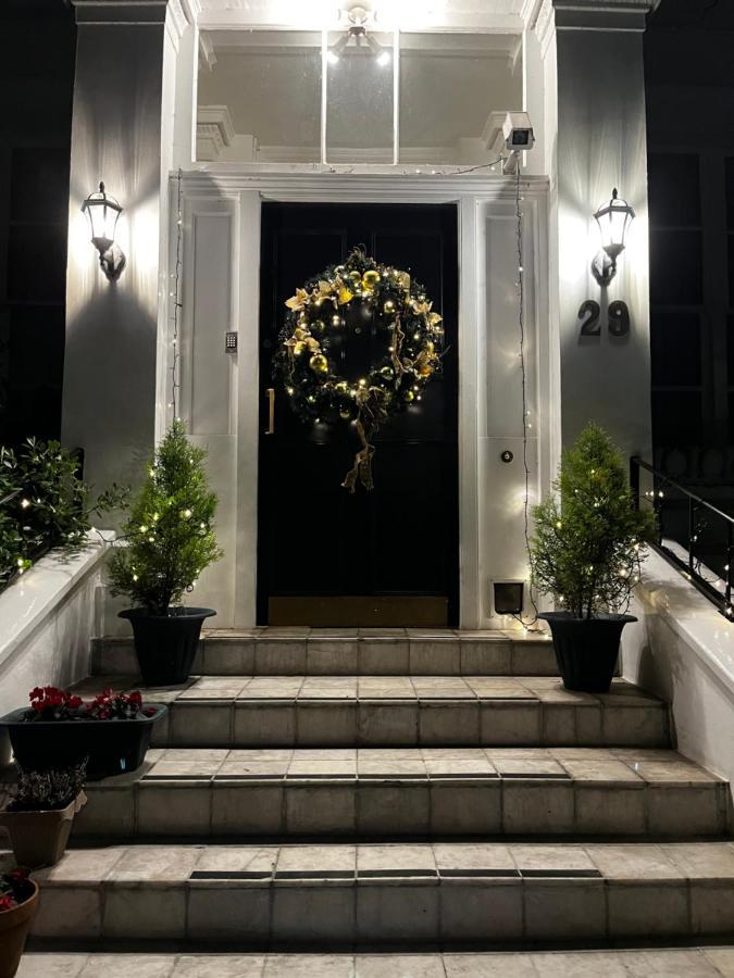 Dawson Place, Juliette's 3*