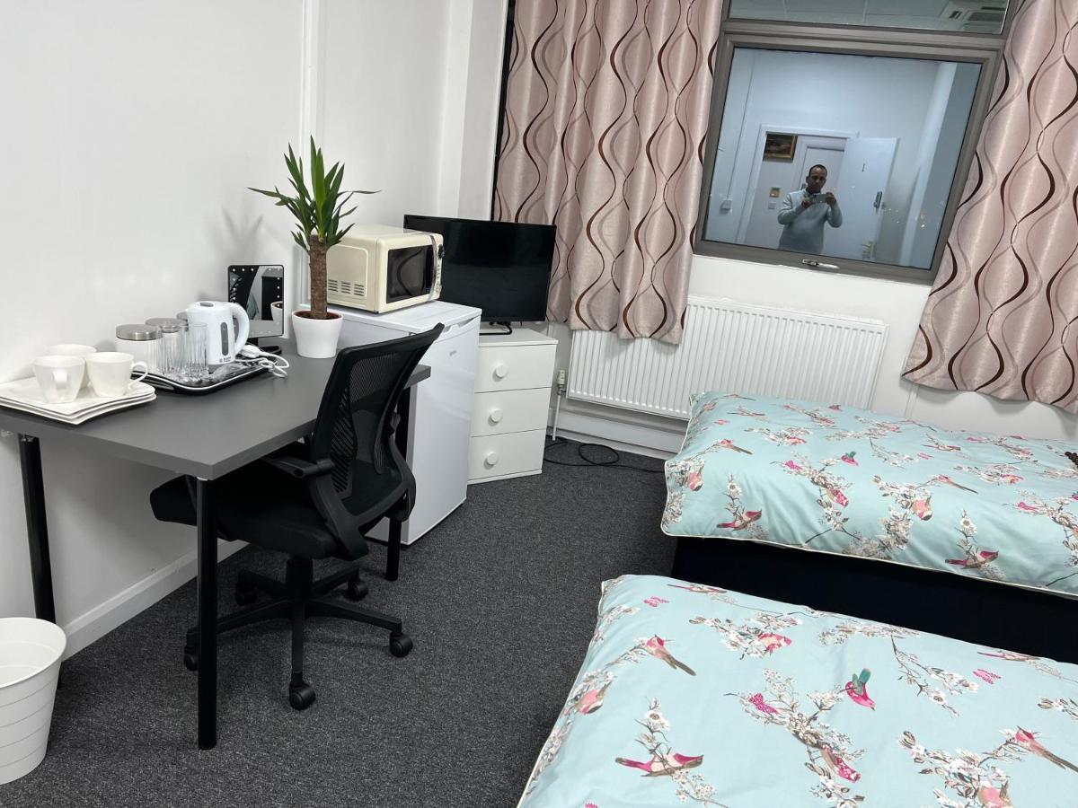 Mj Service - With Skyline View Close To Tube Station - Apartment