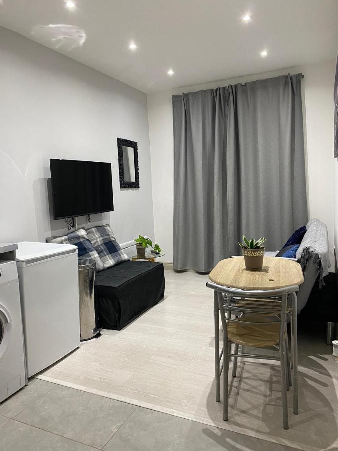 Apartment 424 Edgwar Road *
