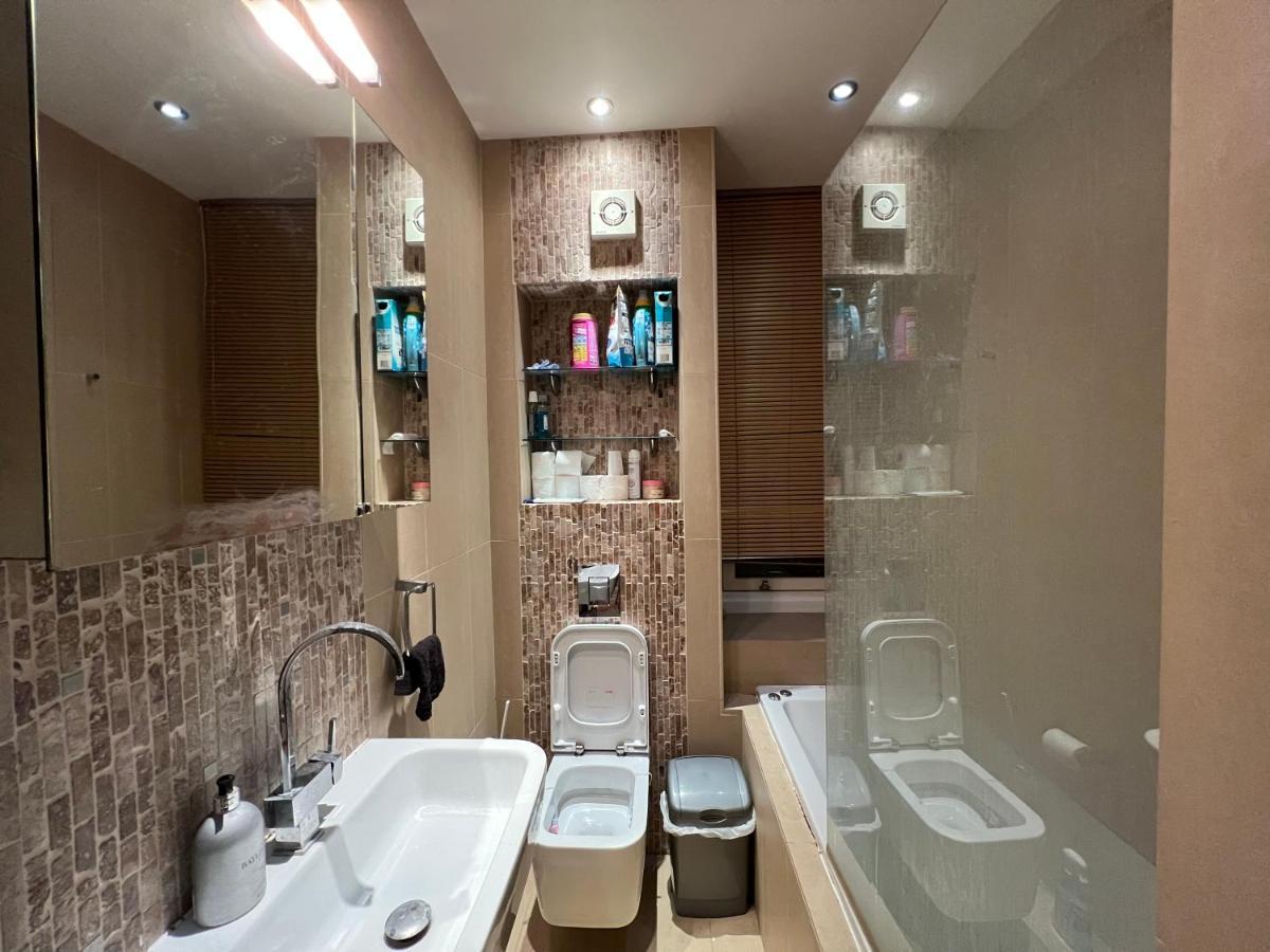 Luxury Specious In Central Guest house