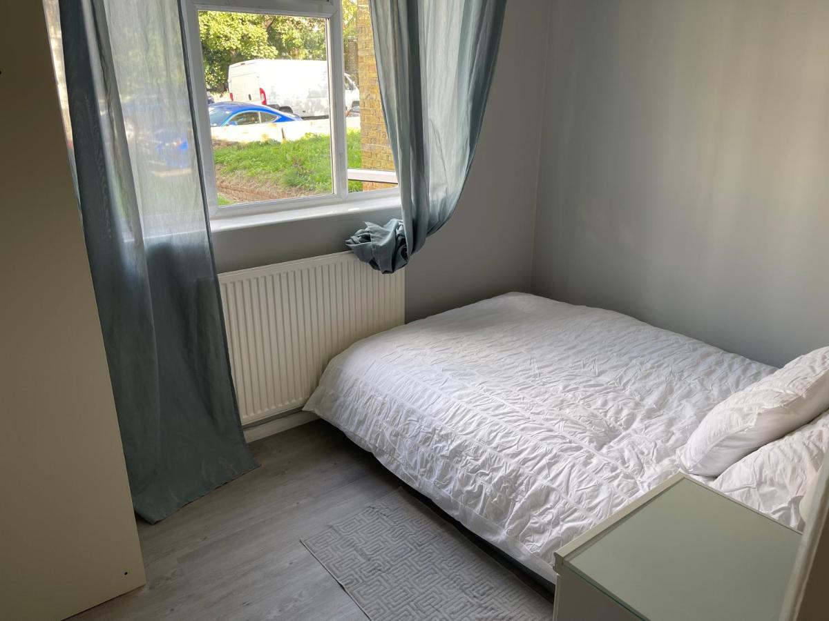 Apartamento Entire Lovely 2 Bedroom With Private Garden & Free Street Parking