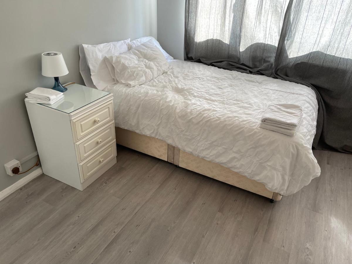 Apartamento Entire Lovely 2 Bedroom With Private Garden & Free Street Parking