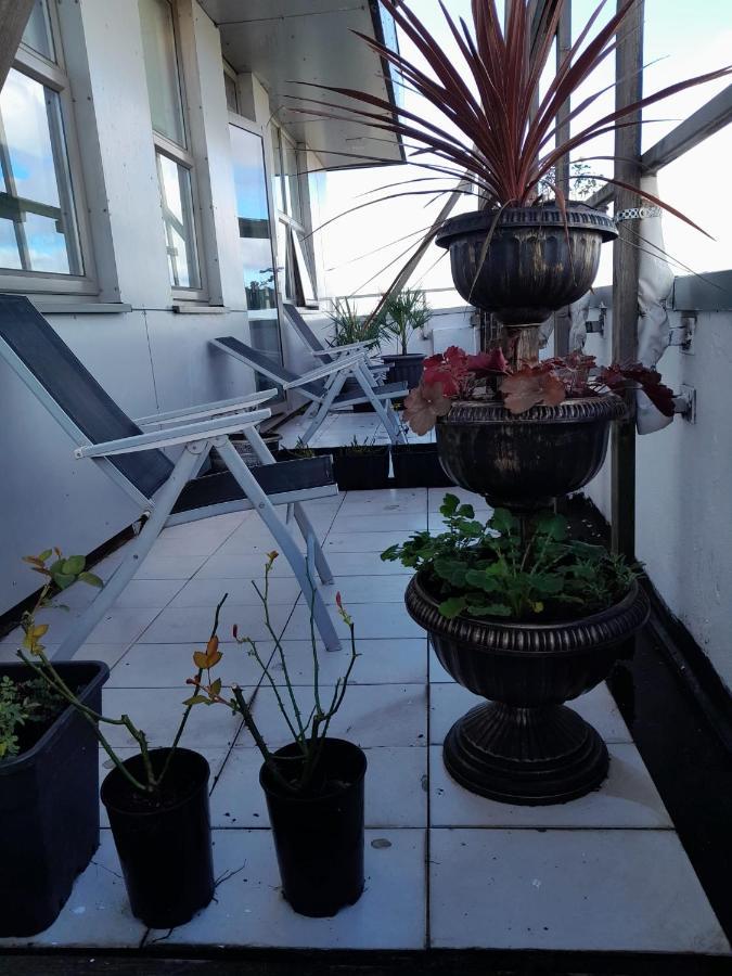 Mj Service - With Skyline View Close To Tube Station -