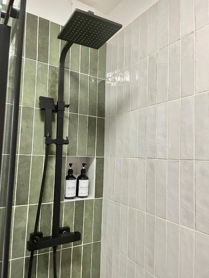 Newly Refurbished 2 Bedroom In South Apartment London