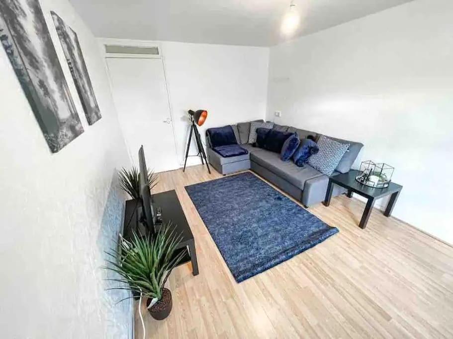 Spacious Two Bedroom Flat * Londen