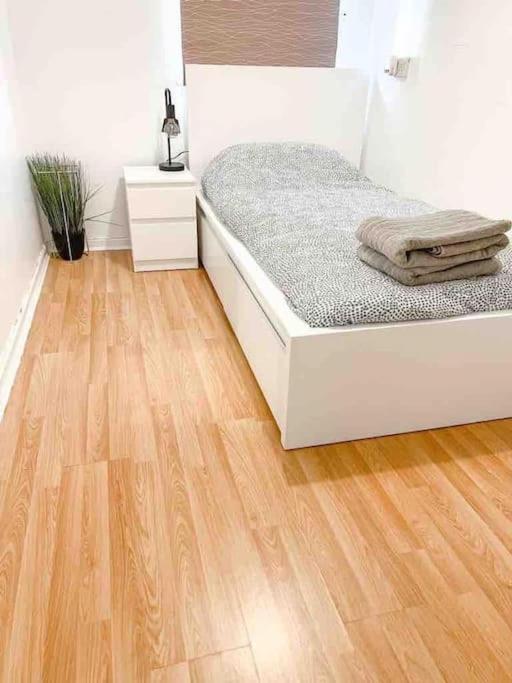 Appartement Spacious Two Bedroom Flat Londen