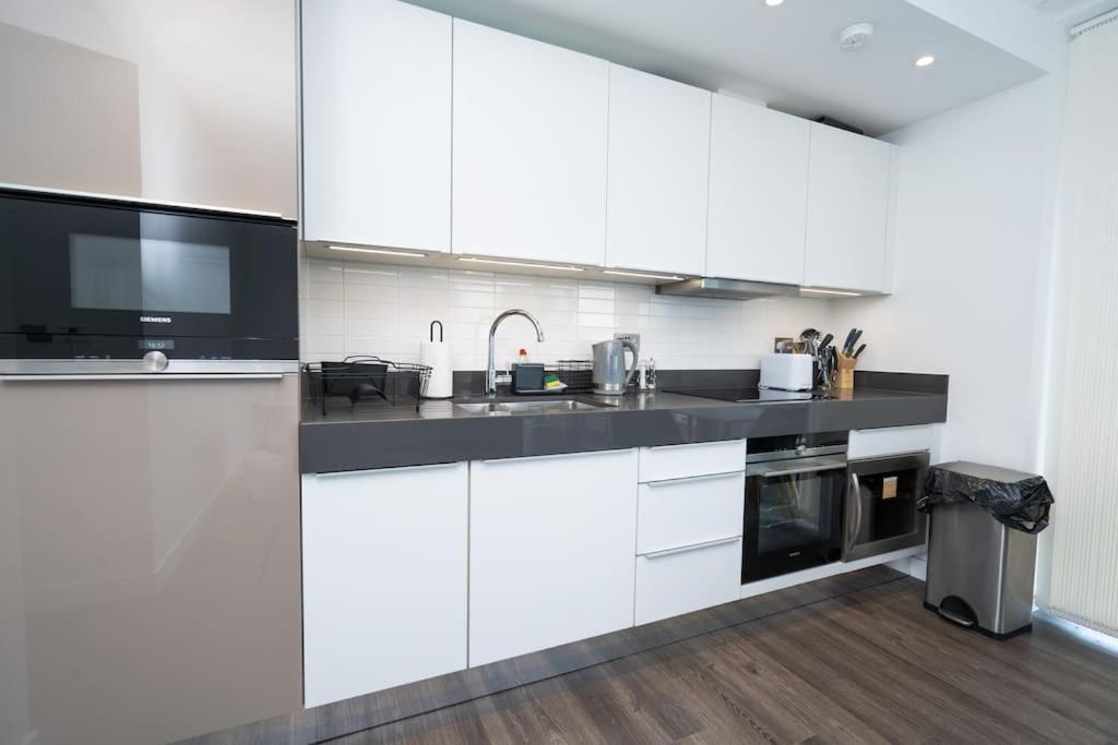 Modern 1-bed Aldgate East Apartment